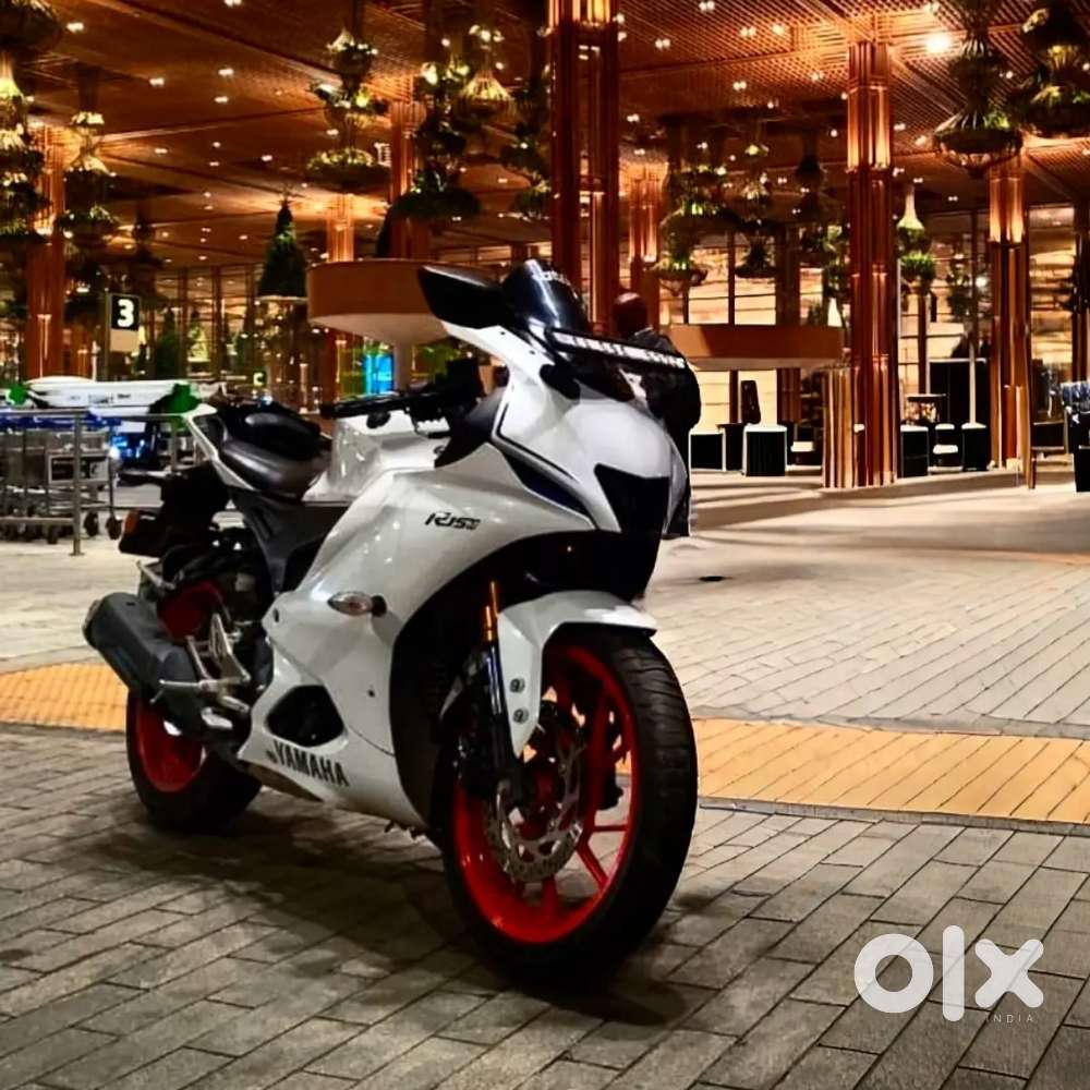 Selling r15 v4 ( showroom condition)