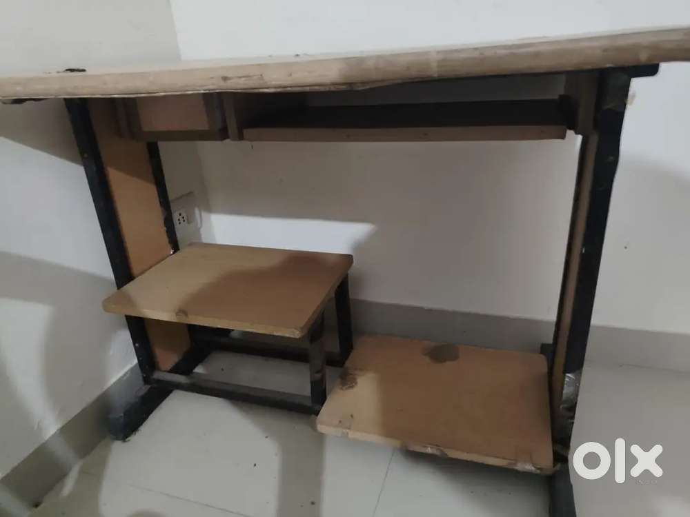 Computer Table Iron Almirah Wardrobe Wooden Single Bed