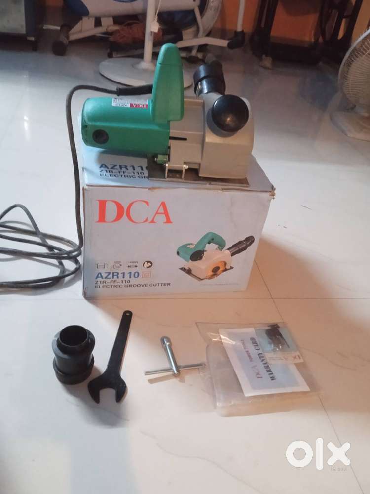 Wall cutting machine