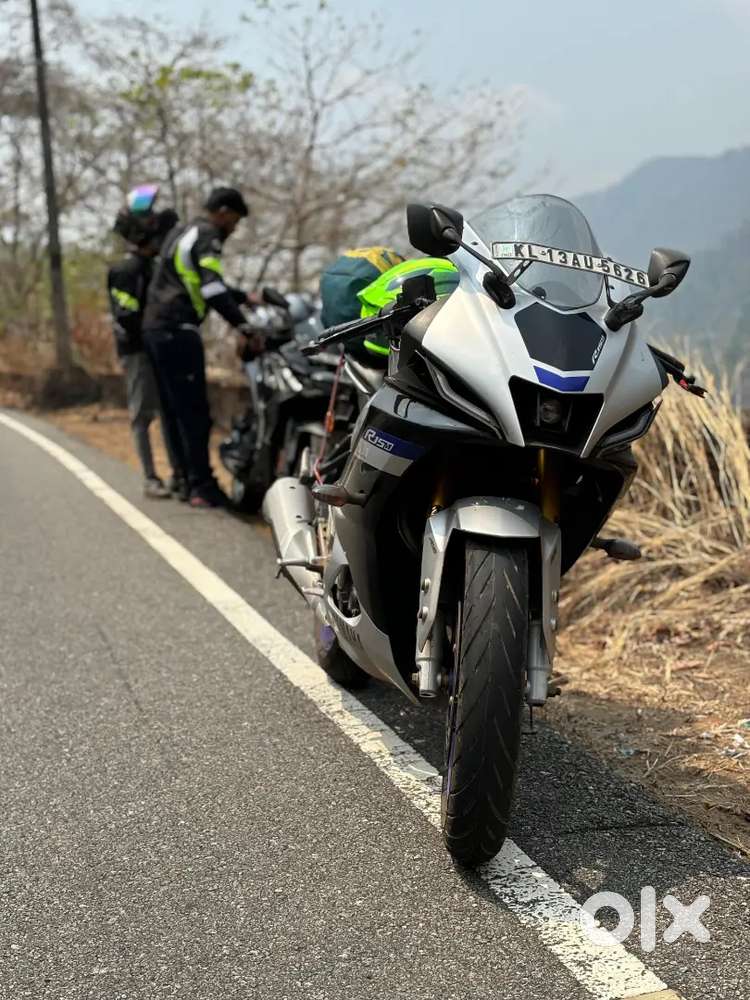 YAMAHA R15 V4 GREY