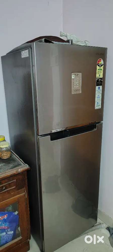 Sparingly used 3 yrs old Samsung fridge 270 ltrs convertible two doors