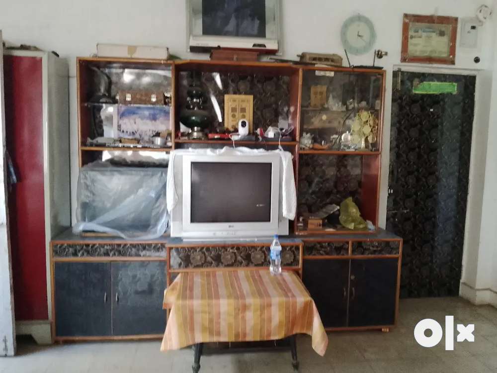 Big showcase for sale in deolali camp