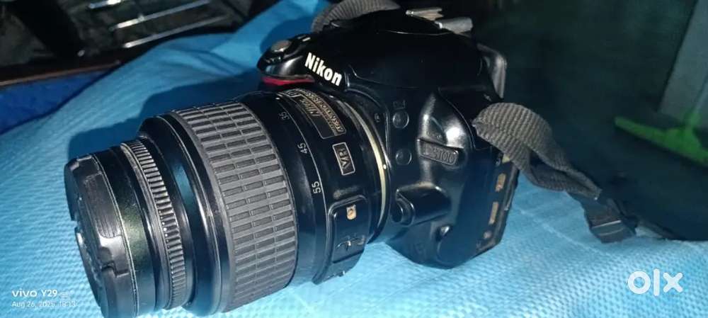 Nikon d3100 with lens 1 battery 1lens 1 camera h