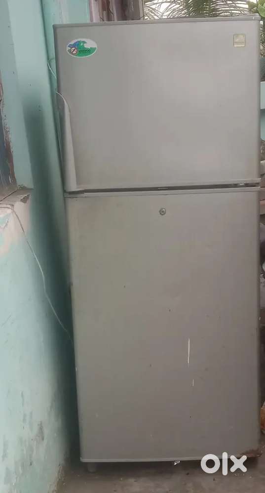 Double door refrigerator dewo