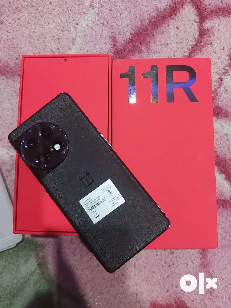 OnePlus 11 Black 8/128 one handed use 9 month old