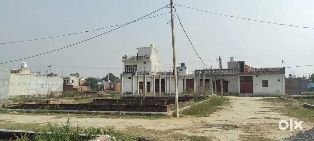 Bakshi talab me plot hai 51 shakti peeth mandir ke pich