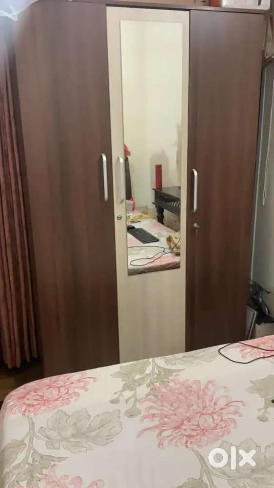 Spacewood 3 door wardrobe