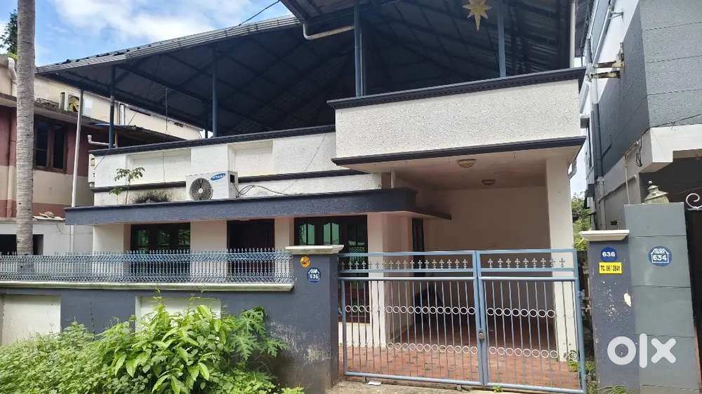 ULOOR JUNCTION NEAR 2 BHK INDEPENTEND HOUSE AVAILABLE CAR PARKING