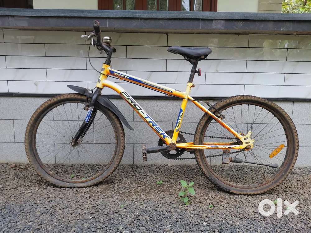 A pro truck orange cycle