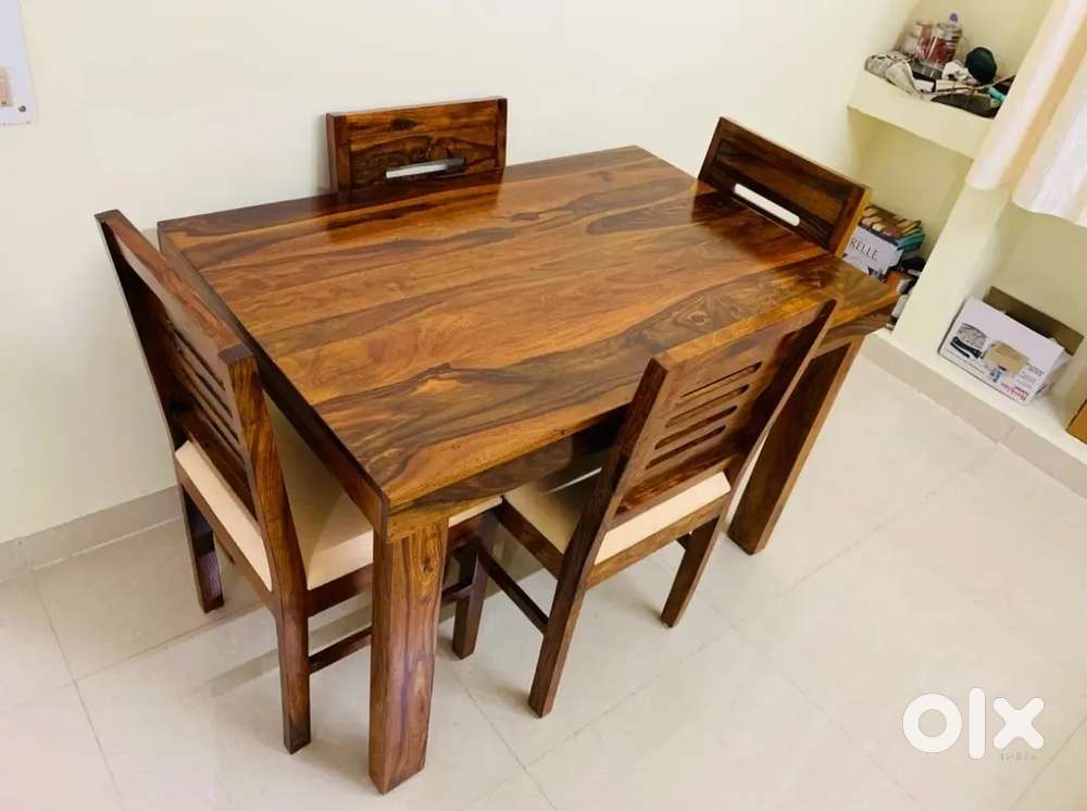 Dinning Table with 4 chairs