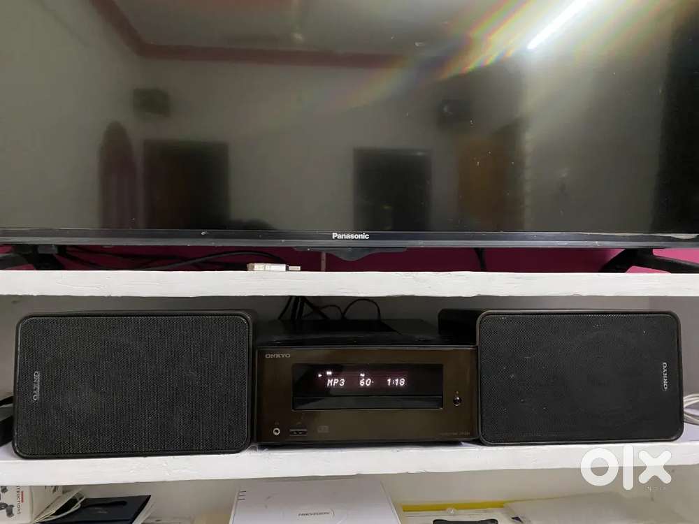 Onkyo Stereo Receiver With Bookshelf Speakers