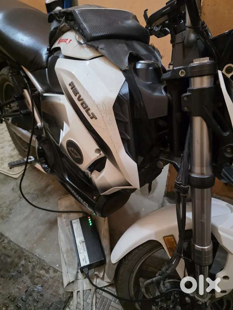 E bike Revolt RV 400