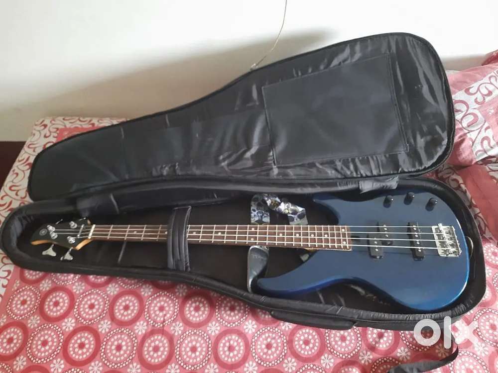 Bass Guitar Yamaha 174