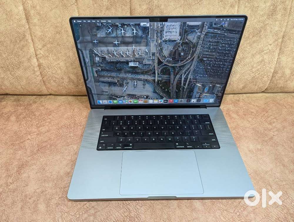 Apple Mac Laptops with M1 pro Chip with 10-core CPU and 10-Core GPU