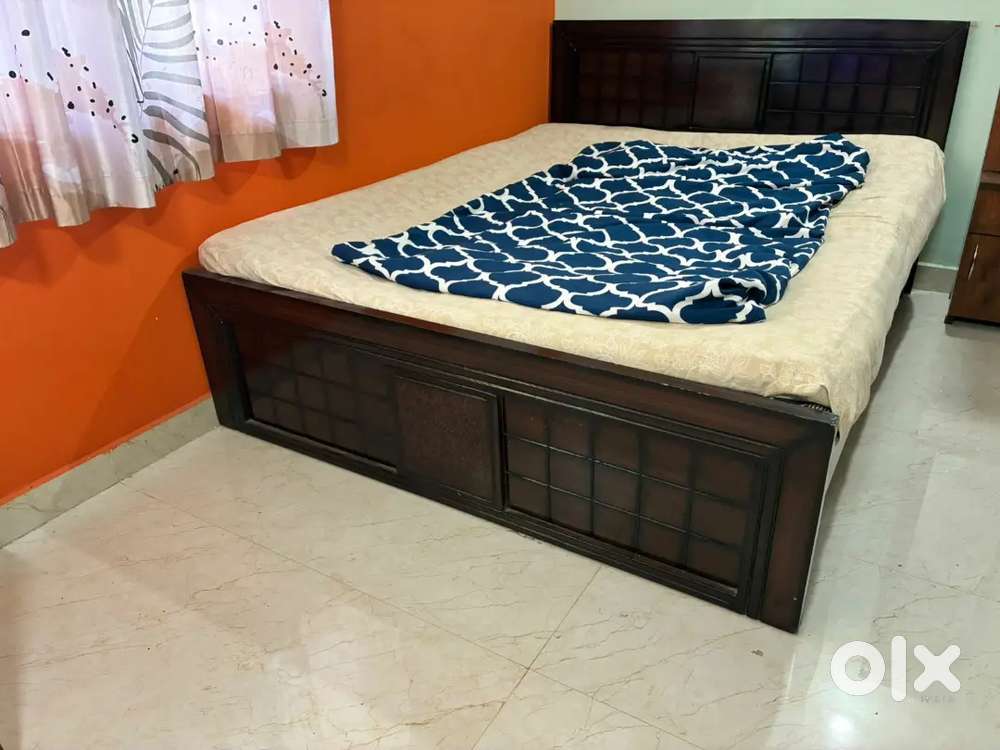Bed Queen Size