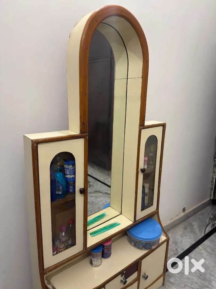 Dressing table with mirror