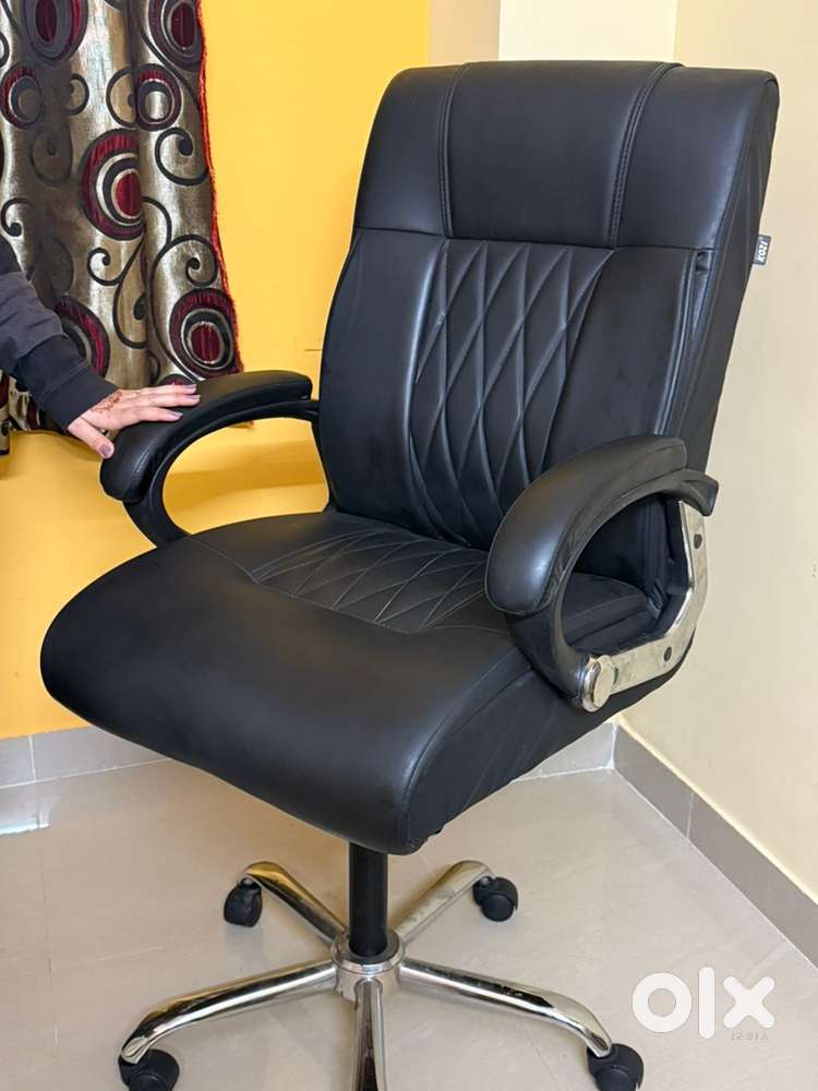 Premium Revolving Office Chair  Great Condition  Comfortable