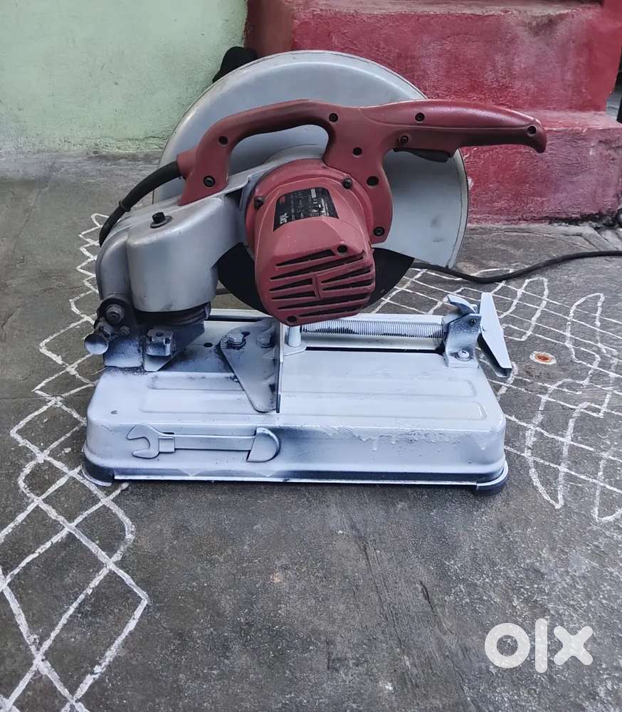 Iron cutting machine
