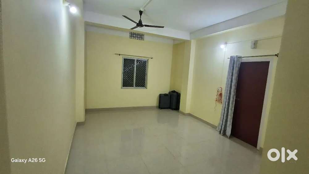 2rk , shared bathroom, 1 balcony , unfurnished