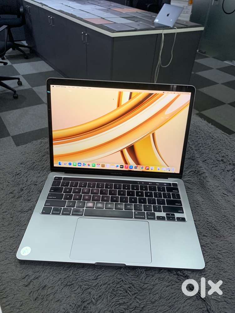 Apple MacBook Pro TouchBar 2020 i7 32GB 512GB Warranty