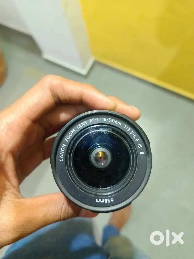 EF-S 18-55mm f/3.5-5.6 IS II zoom lens.