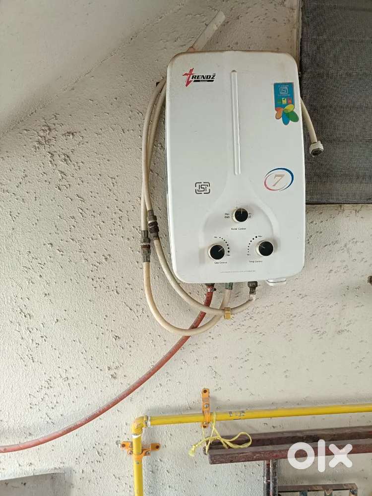 Gas geyser with Gas bottle and regulator all set