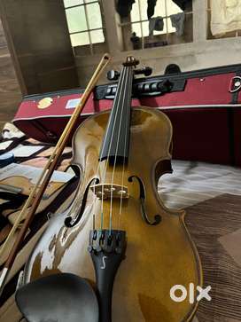 Rarley used Violin with all beginner accessorries for sale