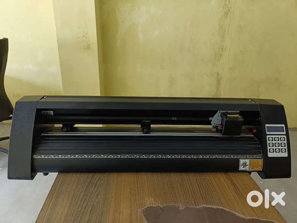 Sticker cutting machine