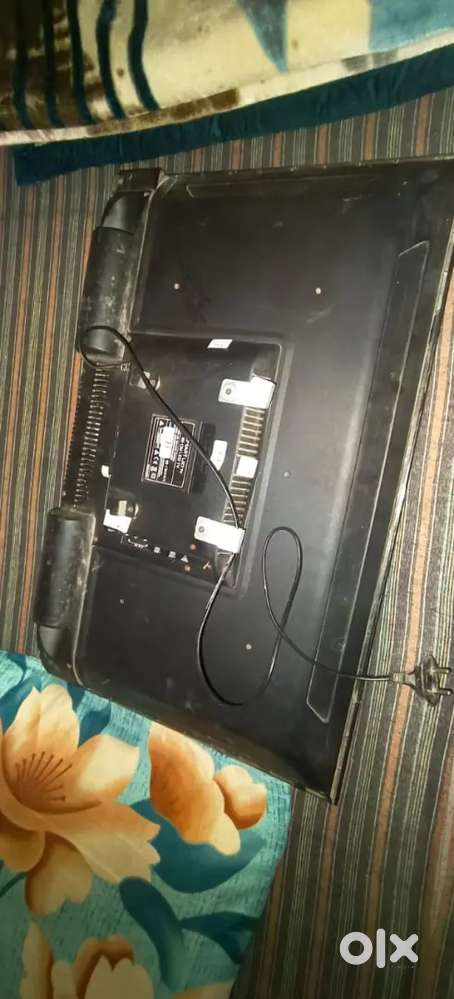 Croma led tv with smart futures 1 year old