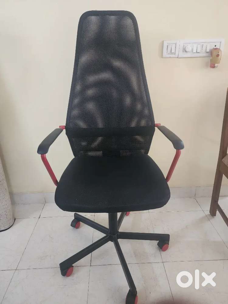 IKEA Black Fabric Mesh HUVUDSPELARE Gaming / Study Chair