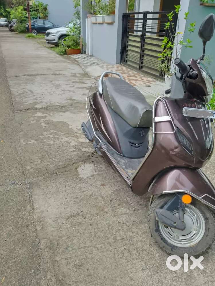 Singal handed scooter