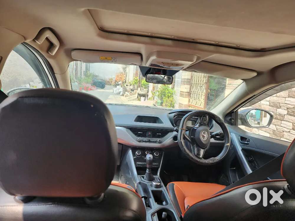 Tata nexon sanroof  all orognal all okk new leni h isliy sale kr rhe h