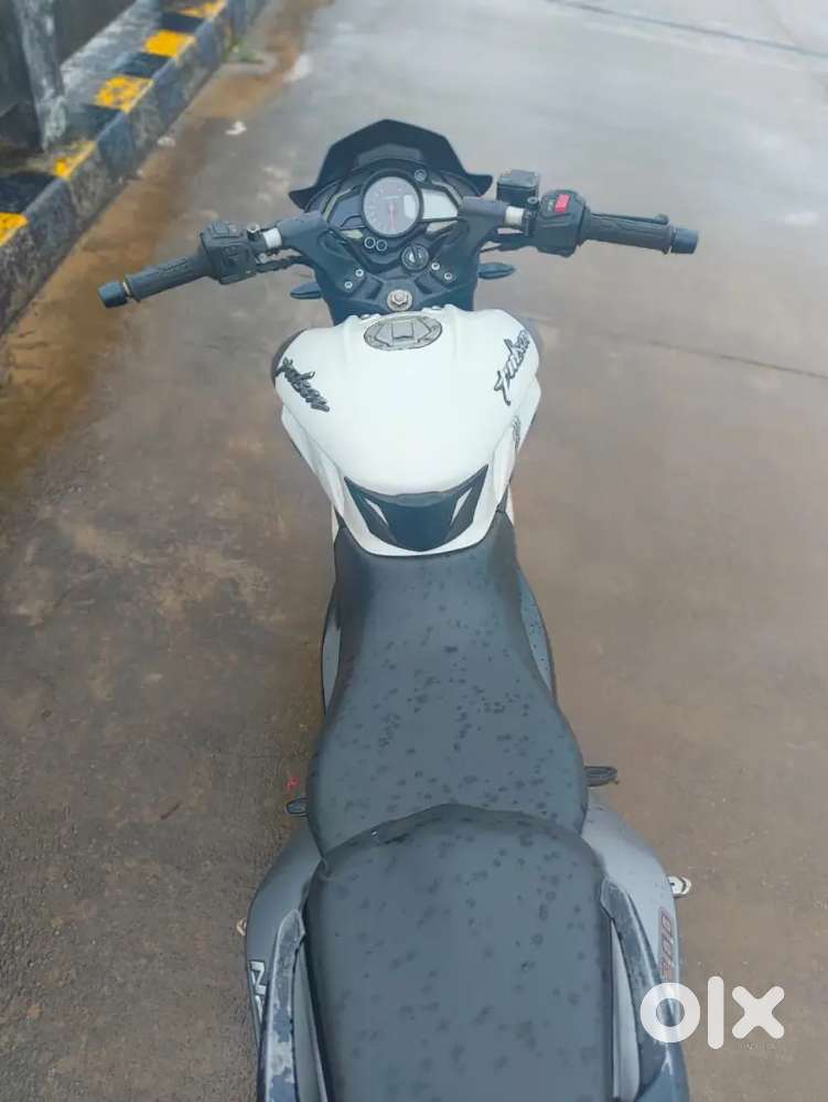 Bajaj ns200