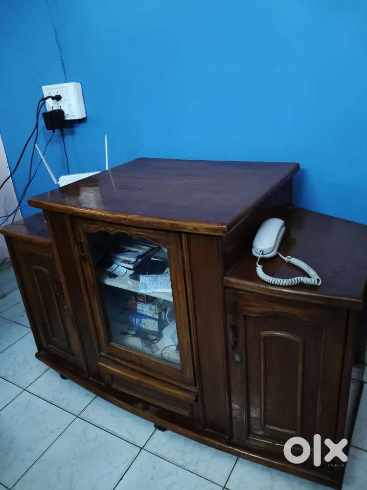 Showcase in very good in less price