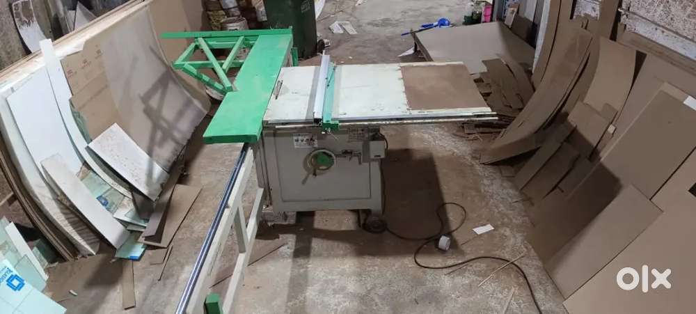 Ply cutting machine