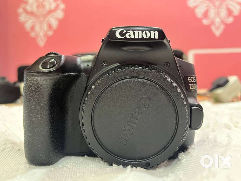 Canon 250D DSLR with 18-55mm Lens + Bag, Charger & Accessories