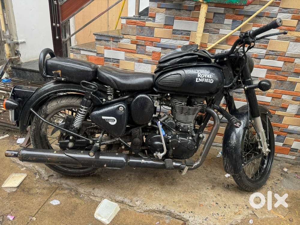 Royal Enfield Classic 500 Stealth Black (Matt black)