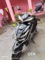 Evey Brand scooty. Black scooty.