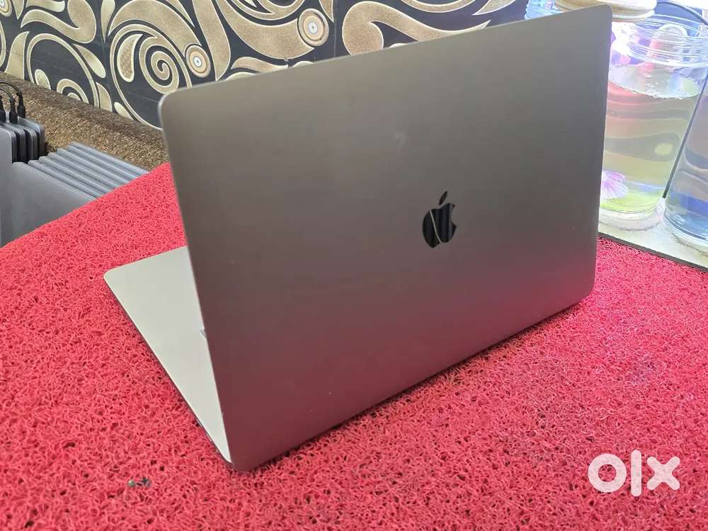 Apple Macbook Pro 2020 i7 16gb 512gb 5.5gb Graphics 16inch Retina
