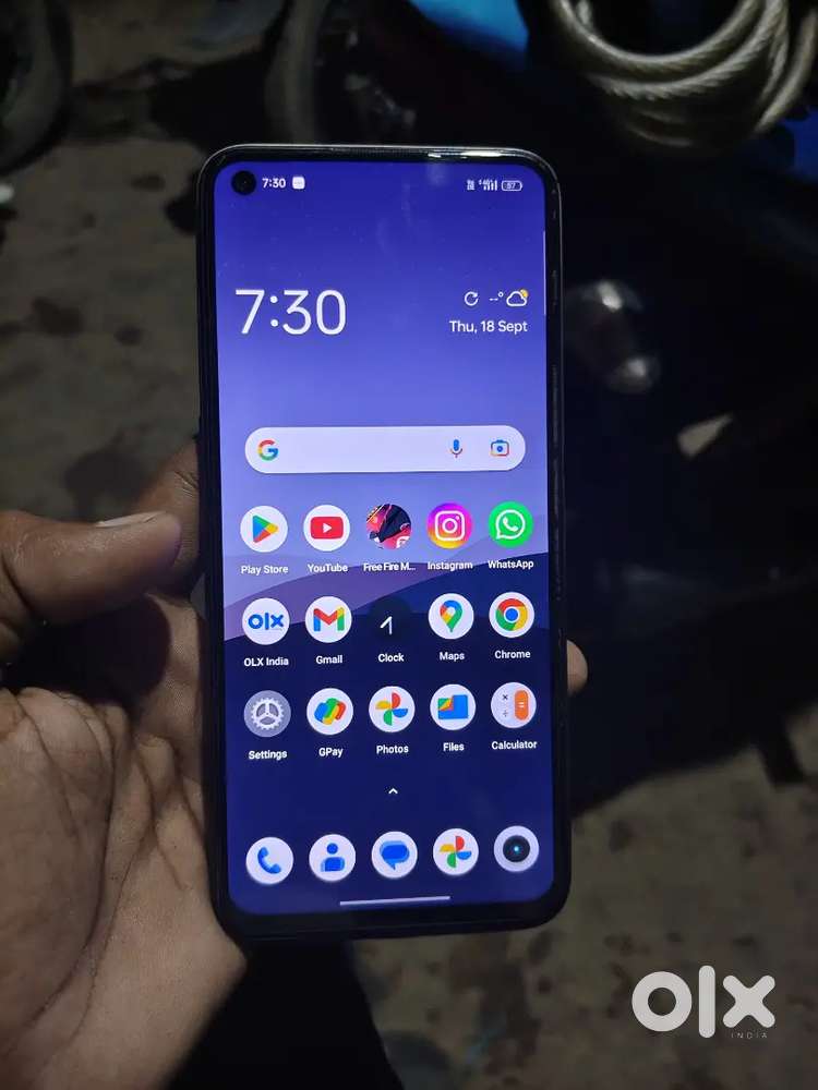 Mobile bahut achcha hai is price range mein