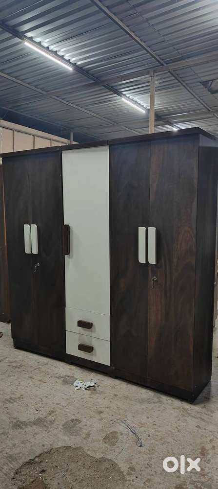 CLASSIC 5 DOOR WARDROBE  IN TWO SHADE WITH WOODEN HANDLE  FREE SHIPP