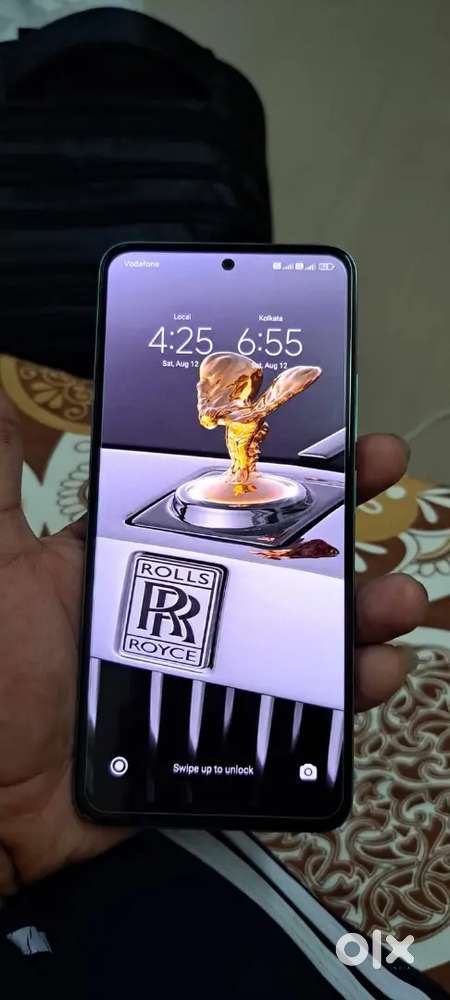 13 GB RAM 256 GB MEMORY 100 MEGAPIXEL CAMERA AMOLED DISPLY