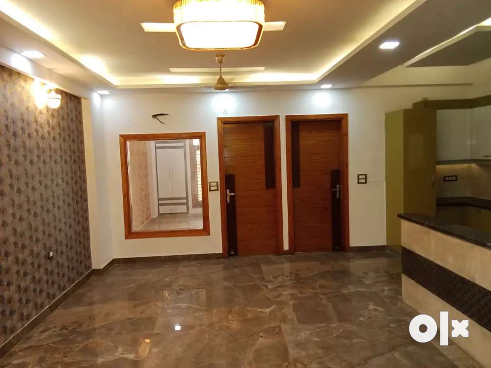 3 bhk Semi Furnished Flat available on rent in inderpuram noida 62