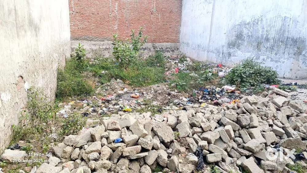 Gadiyana me Singh petrol pump wali gali main rode se 50 m andr