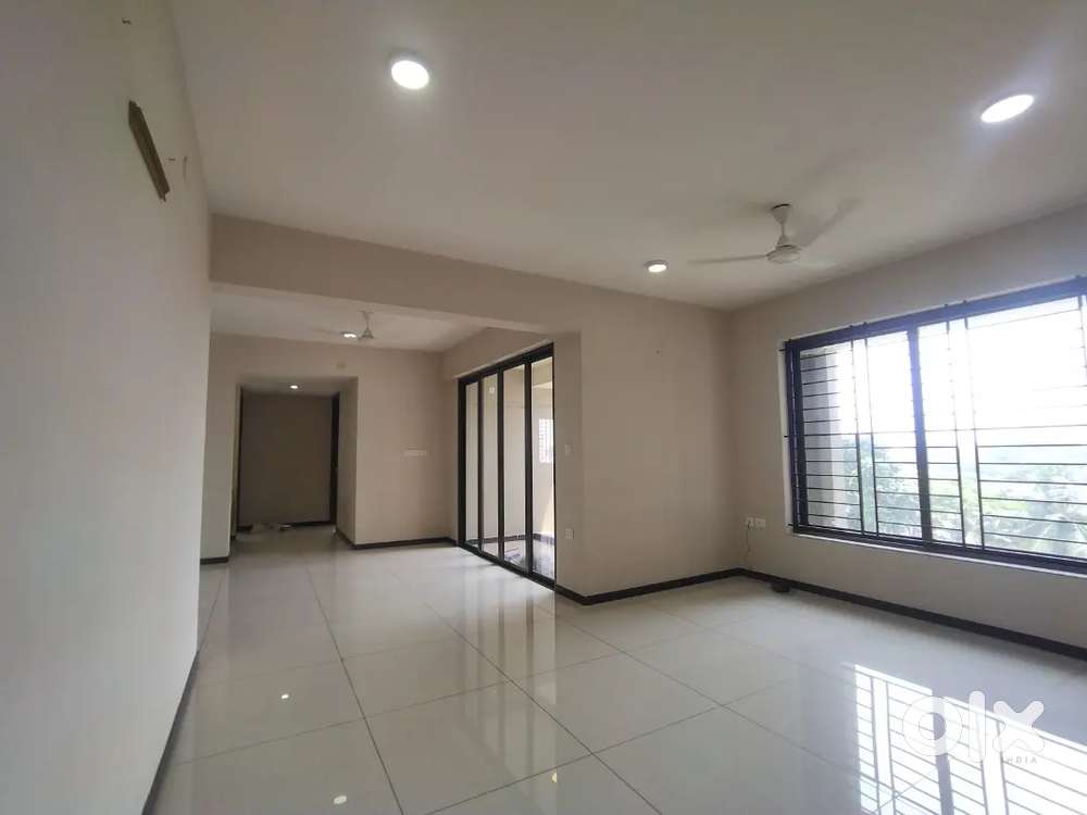 3 Bhk semi furnished flat for rent at Kaloor