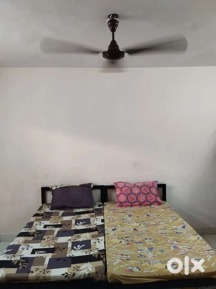IN THANE(NAUPADA) Fully furnished pg premium quality ac non ac