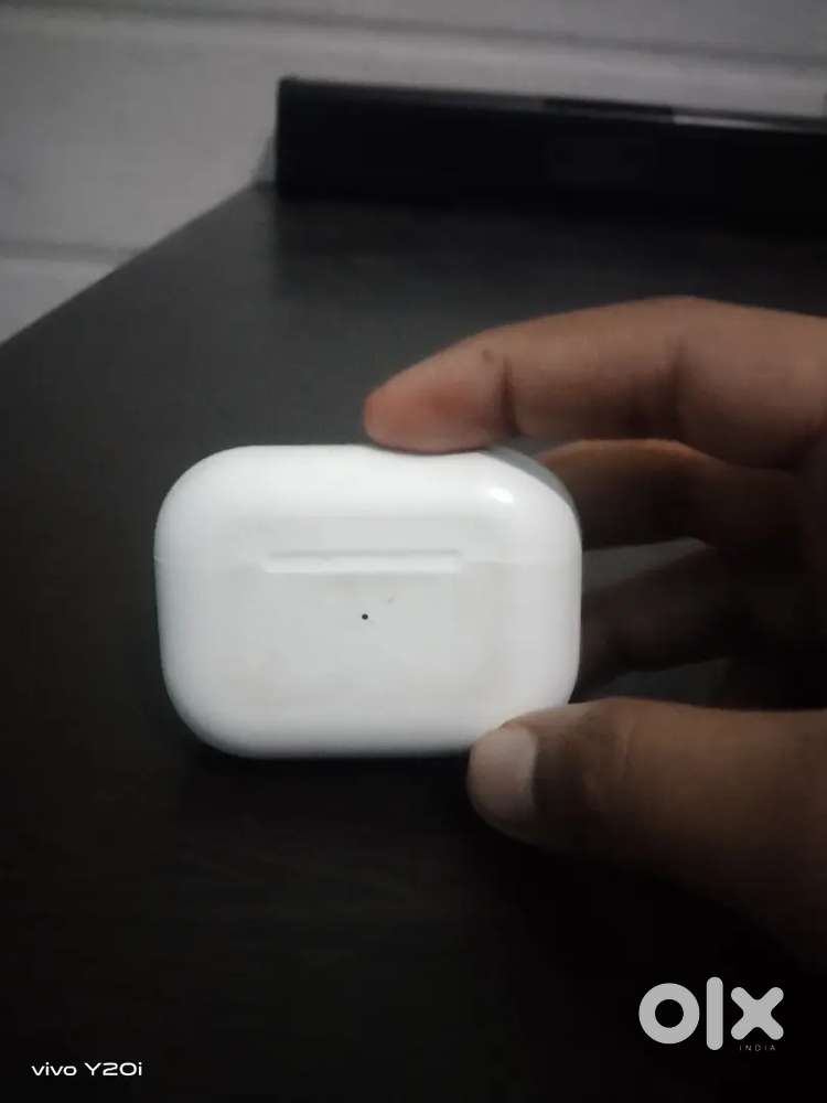 Tws earbuds bs ek piece h