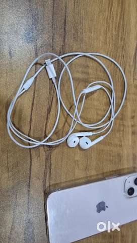 I phone new ear phone