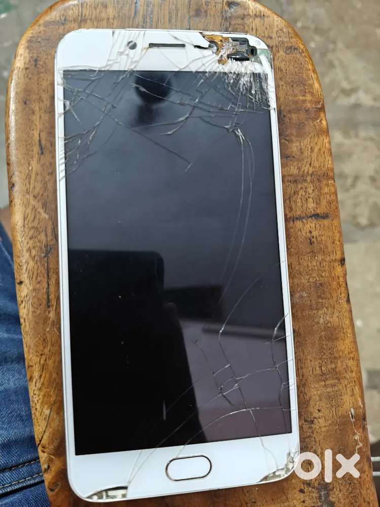 Broken Vivo Smartphone & Non-Working Samsung Keypad Phone