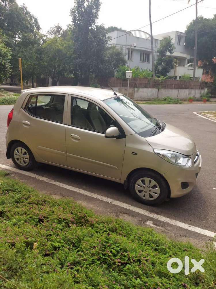 Hyundai i10 Sportz 1.2 AT 2011  Excellent Condition